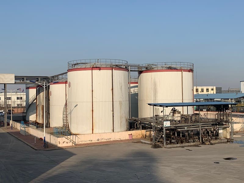 Storage tanks at the Oleochem plant, K.56